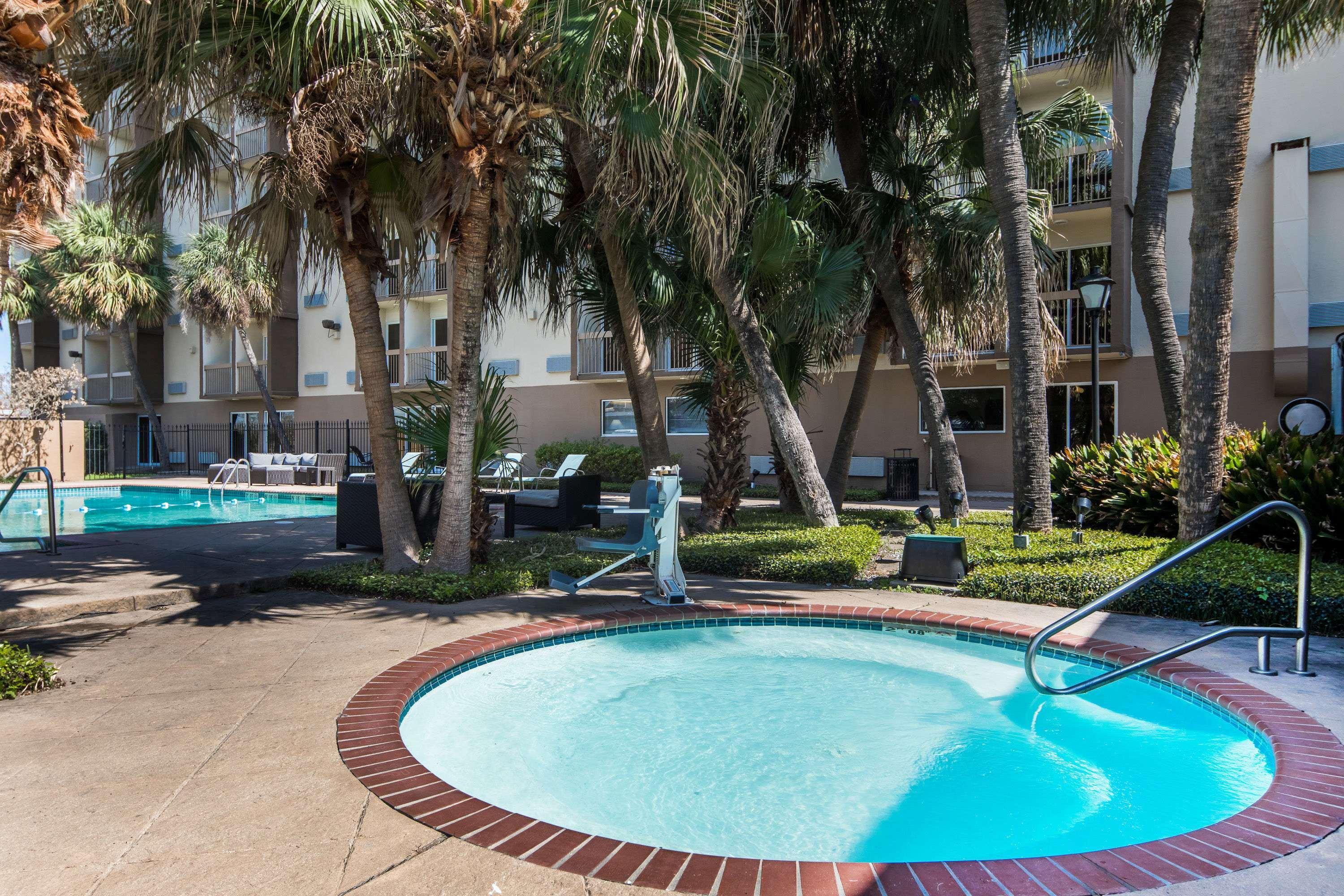 Wyndham Garden New Orleans Airport Hotel Metairie Exterior photo