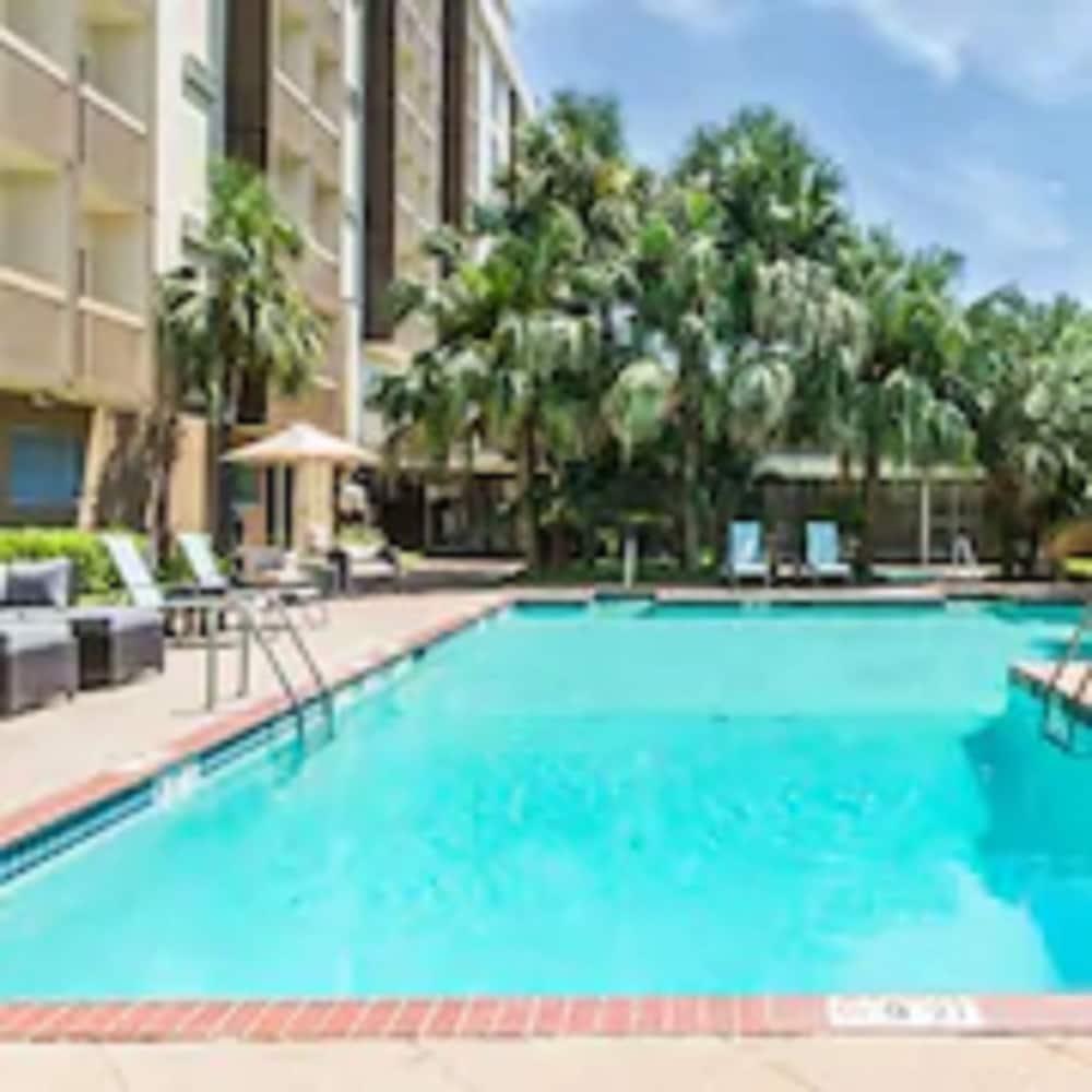 Wyndham Garden New Orleans Airport Hotel Metairie Exterior photo